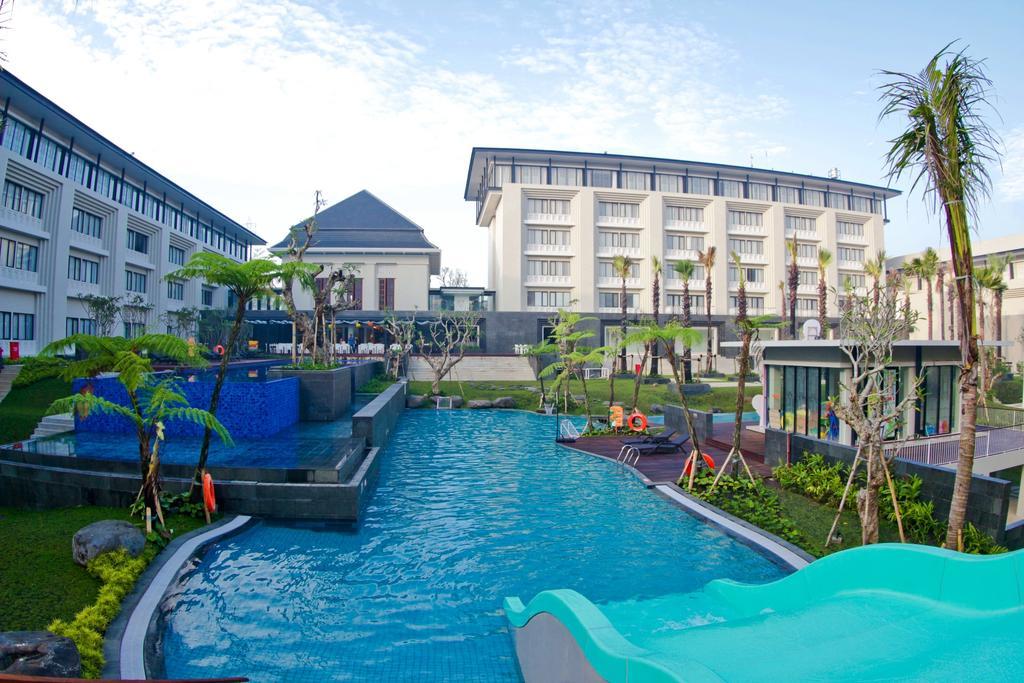 HARRIS Hotel&Conventions Malang Buitenkant foto